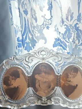 Mikasa Clear And Frosted Glass Triple Frame